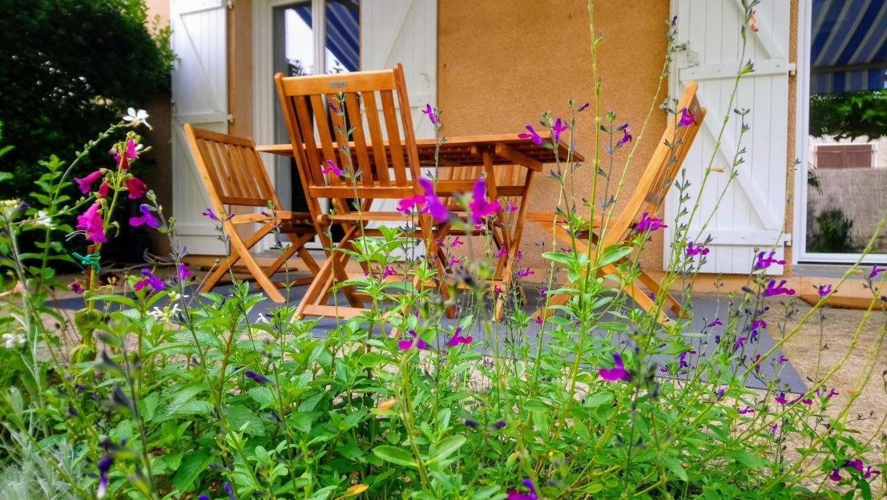 Fleurs De Cosmos Acomodação com café da manhã Albi Exterior foto